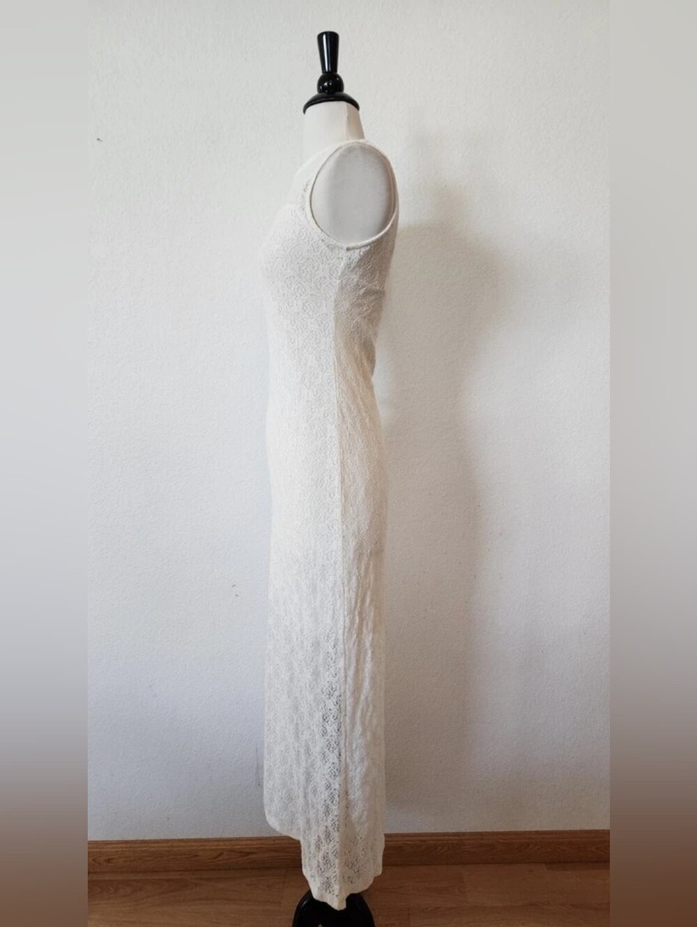 Sleeveless Cream Lace Maxi Dress with Belt - Picture 3 of 4